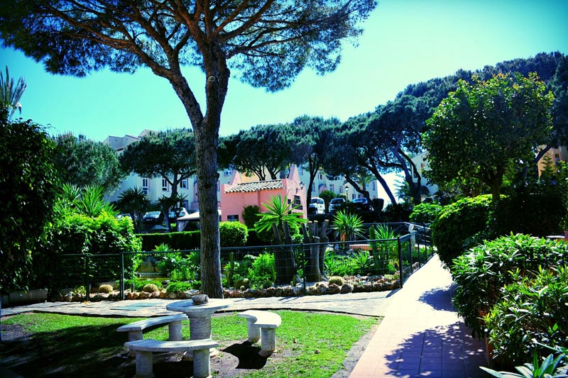 Doña Lola garden path and lawn